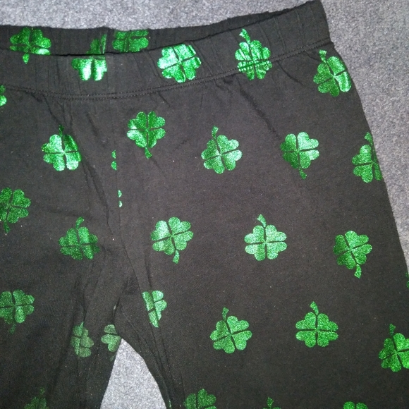 No Boundaries Shamrock Capris - Picture 2 of 4